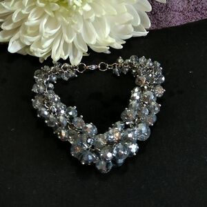 🆕️Gorgeous Silver glass beaded bracelet - NWOT